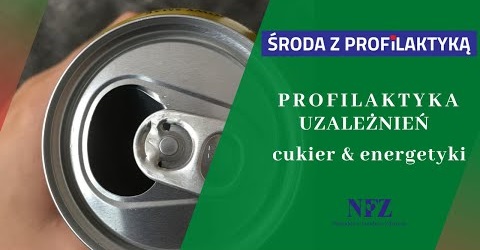 Zdjęcie puszki po napoju energetycznym, z prawej strony napisy: Środa z profilaktyką, Profilaktyka uzależnień, cukier i energetyki, logo NFZ