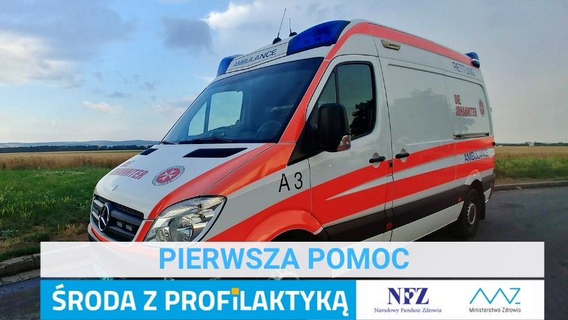 Zdjęcie – ambulans na tle łąki. Napis – Pierwsza pomoc,  Środa z profilaktyką, logo NFZ i Ministerstwa Zdrowia